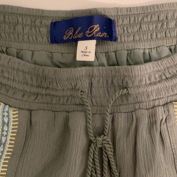 Flowy Shorts - Picture 2 of 3